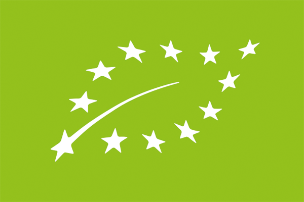 Лого на ЕС за биологично производство (EU Organic Logo) Това е официалното лого на Европейския съюз за биологични продукти, известно като „Евролист“. То гарантира, че продуктът отговаря на Регламент (ЕС) 2018/848 и съдържа поне 95% биологични съставки. Логото е задължително за всички предварително опаковани био продукти, произведени и продавани в ЕС.